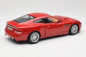 Aston Martin V12 Vanquish Rouge Bburago 1:18 34063 Métal — image 3 sur 8