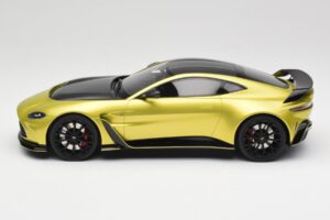 Aston Martin V12 Vantage Final Edition Cosmopolitan Yellow TopSpeed 1:18 TS0453 Métal — image 3 sur 6