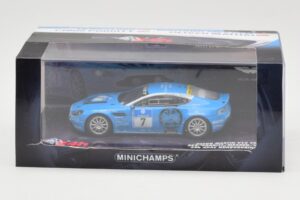 Aston Martin V12 Vantage #7 U. Bez / Porritt / R. Meaden / Mathai 24 Hours Nurburgring 2009 Minichamps 1:43 437091307 Métal — image 4 sur 4