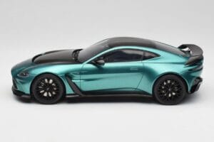 Aston Martin V12 Vantage Racing Green GT Spirit 1:18 GT922 Résine — image 3 sur 6