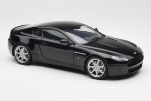Aston Martin V8 Vantage Onyx Noir AUTOart 1:18 70202 Métal — image 6 sur 8