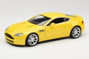 Aston Martin V8 Vantage Jaune Hot Wheels 1:18 G7159 Métal