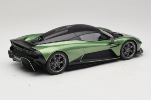 Aston Martin Valhalla Iridescent Emerald Green GT Spirit 1:18 GT558 Résine — image 2 sur 6