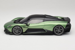 Aston Martin Valhalla Iridescent Emerald Green GT Spirit 1:18 GT558 Résine — image 3 sur 6