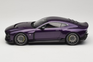 Aston Martin Valour Bleu Foncé GT Spirit 1:18 GT944 Résine — image 3 sur 6