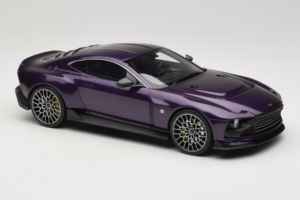 Aston Martin Valour Bleu Foncé GT Spirit 1:18 GT944 Résine — image 4 sur 6