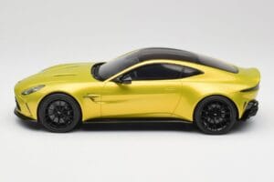 Aston Martin Vantage Cosmopolitan Yellow GT Spirit 1:18 GT514 Résine — image 3 sur 6