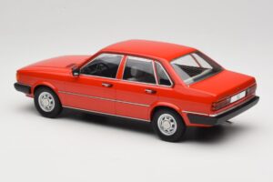 Audi 80 B2 GLS Rouge MCG 1:18 MCG18526 Métal — image 5 sur 6