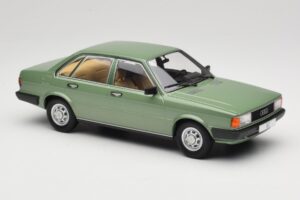 Audi 80 B2 Vert MCG 1:18 MCG18525 Métal — image 4 sur 6