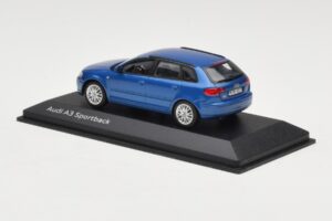 Audi A3 8P Sportback Mauritius Blue Minichamps 1:43 5010403033 Métal — image 3 sur 4