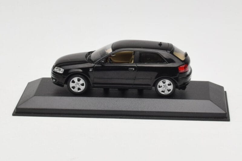 Audi A3 8P Black Metallic Minichamps 1:43 12000 Métal