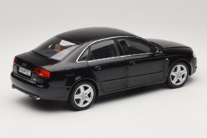 Audi A4 B6 3.2 Quattro Noir Minichamps 1:18 5010404125 Métal — image 3 sur 8