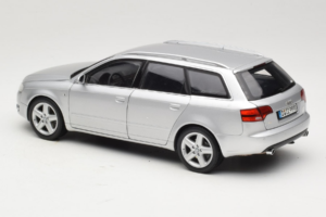 Audi A4 B7 3.2 Quattro Avant Argent Minichamps 1:18 5010404215 Métal — image 7 sur 8