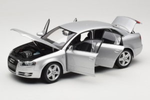 Audi A4 B7 Argent Minichamps 1:18 100014402 Métal — image 2 sur 8