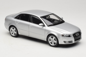 Audi A4 B7 Argent Minichamps 1:18 100014402 Métal — image 6 sur 8