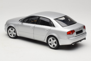 Audi A4 B7 Argent Minichamps 1:18 100014402 Métal — image 7 sur 8