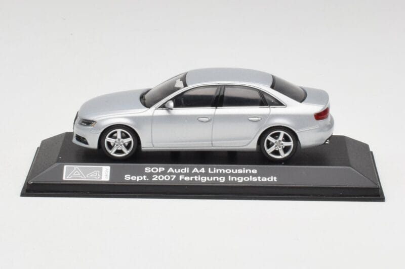 Audi A4 B8 3.2 Quattro Ice Argent Minichamps 1:43 5010704113 Métal