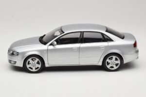 Audi A4 B8 3.2 Quattro Argent Minichamps 1:18 5010404115 Métal — image 4 sur 8