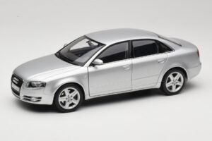 Audi A4 B8 3.2 Quattro Argent Minichamps 1:18 5010404115 Métal