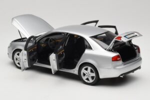 Audi A4 B8 3.2 Quattro Argent Minichamps 1:18 5010404115 Métal — image 5 sur 8
