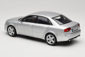 Audi A4 B8 3.2 Quattro Argent Minichamps 1:18 5010404115 Métal — image 7 sur 8