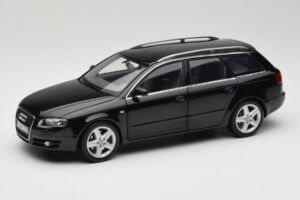 Audi A4 B8 Avant 3.2 Quattro Noir Minichamps 1:18 5010404225 Métal