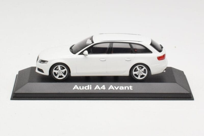 Audi A4 B8 Avant Ibis White Minichamps 1:43 5010804213 Métal