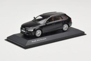 Audi A4 B8 Avant Phantom Black Minichamps 1:43 5011204223 Métal — image 2 sur 4