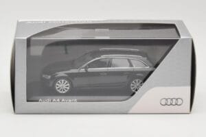 Audi A4 B8 Avant Phantom Black Minichamps 1:43 5011204223 Métal — image 4 sur 4
