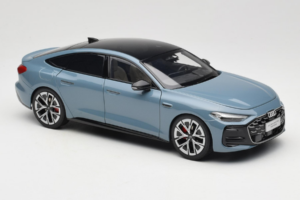 Audi A5L Sportback Bleu Grisâtre OEM 1:18 ZAM60004B Métal — image 6 sur 8