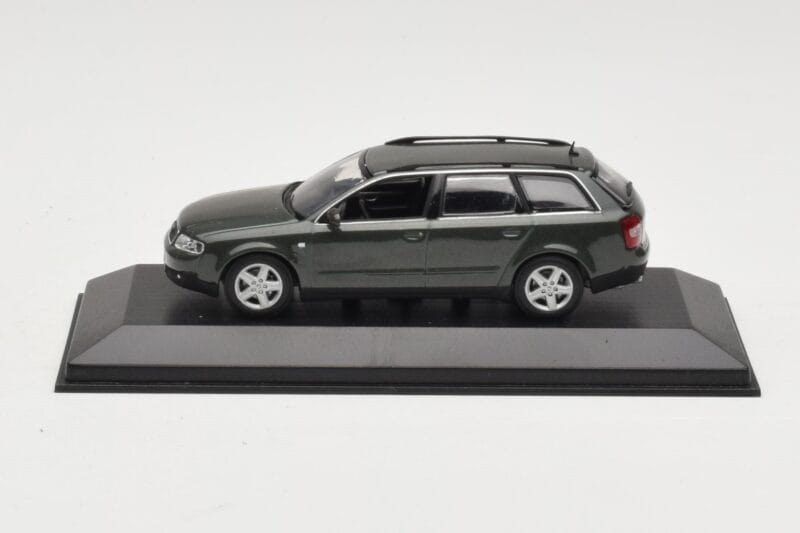 Audi A6 C5 Avant Gris Foncé Minichamps 1:43 AUDI006 Métal
