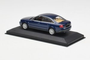 Audi A6 C5 Bleu Foncé Minichamps 1:43 132093 Métal — image 3 sur 4