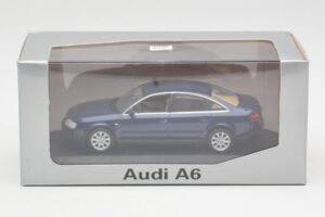 Audi A6 C5 Bleu Foncé Minichamps 1:43 132093 Métal — image 4 sur 4