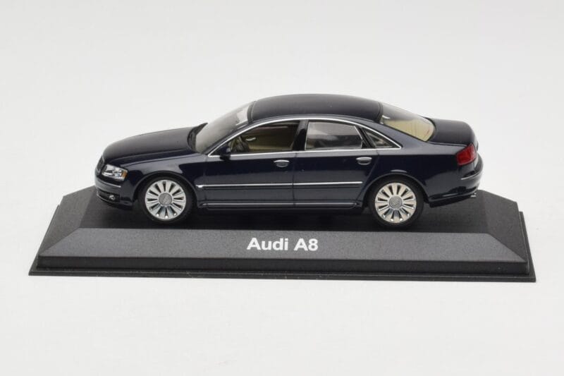 Audi A8 D3 Blue Metallic Light Interior Minichamps 1:43 20000001386003 Métal