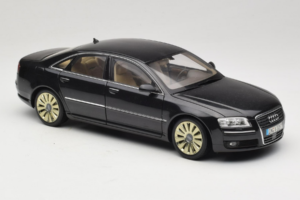 Audi A8 D3 W12 Noir Kyosho 1:18 5010508135 Métal — image 6 sur 8