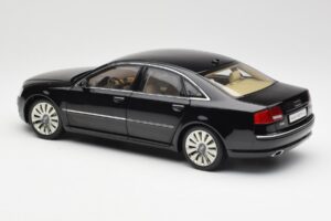 Audi A8 D3 W12 Noir Kyosho 1:18 09212BK Métal — image 7 sur 8
