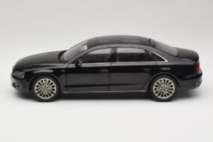 Audi A8L D3 W12 Phantom Black Kyosho 1:18 5011008125 Métal — image 4 sur 8