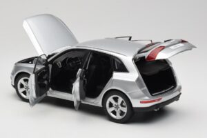 Audi Q5 8R Ice Silver Kyosho 1:18 09242IS Métal — image 5 sur 8