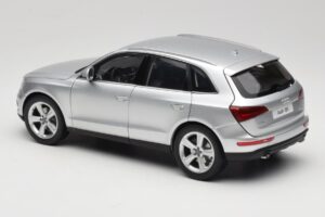 Audi Q5 8R Ice Silver Kyosho 1:18 09242IS Métal — image 7 sur 8
