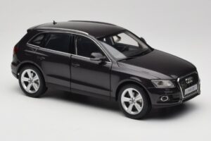 Audi Q5 8R Lava Grey Kyosho 1:18 09242LG Métal — image 6 sur 8