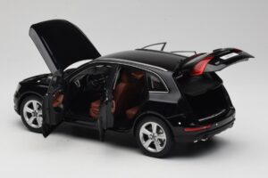 Audi Q5 8R Phantom Black Kyosho 1:18 09242BK Métal — image 5 sur 8