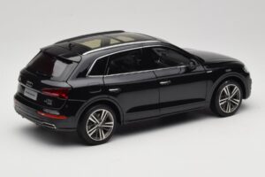 Audi Q5L FY Noir Paudi Model 1:18 26732 Métal — image 3 sur 8