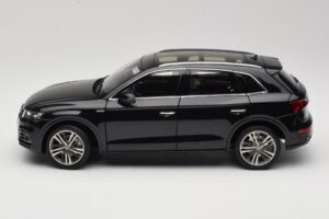 Audi Q5L FY Noir Paudi Model 1:18 26732 Métal — image 4 sur 8