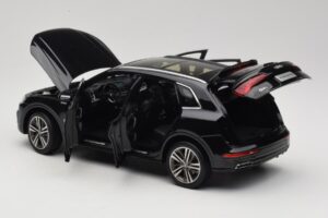 Audi Q5L FY Noir Paudi Model 1:18 26732 Métal — image 5 sur 8