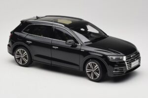 Audi Q5L FY Noir Paudi Model 1:18 26732 Métal — image 6 sur 8