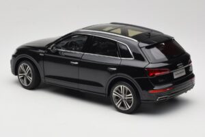 Audi Q5L FY Noir Paudi Model 1:18 26732 Métal — image 7 sur 8