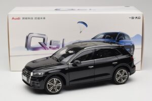 Audi Q5L FY Noir Paudi Model 1:18 26732 Métal — image 8 sur 8