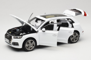 Audi Q5L FY Blanc Paudi Model 1:18 30694 Métal — image 2 sur 8