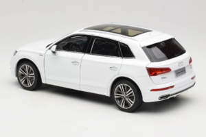 Audi Q5L FY Blanc Paudi Model 1:18 30694 Métal — image 7 sur 8