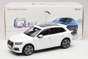 Audi Q5L FY Blanc Paudi Model 1:18 30694 Métal — image 8 sur 8